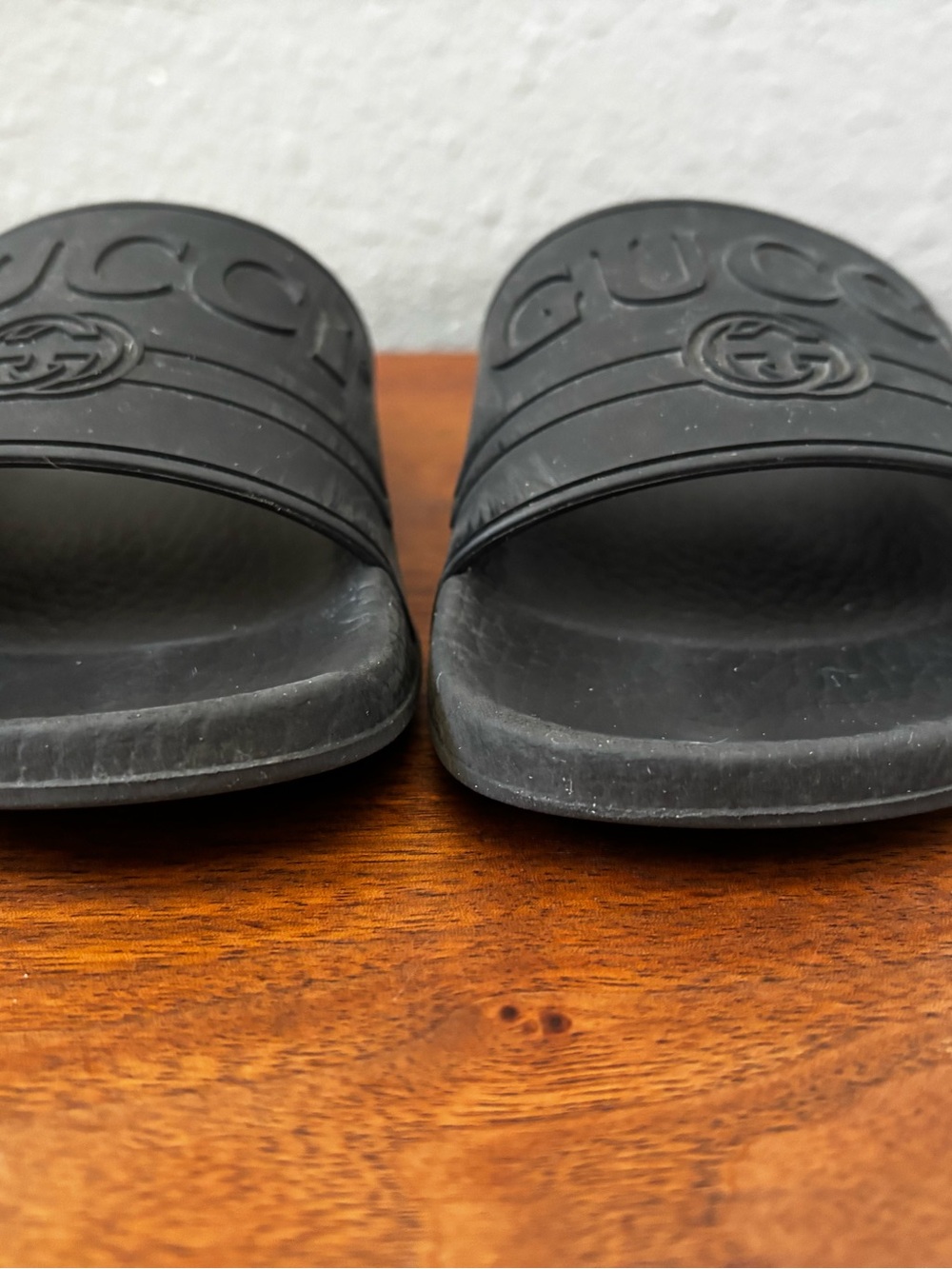 Gucci Black Logo Rubber Slide Sandals Small (35) 5 - Picture 4 of 13